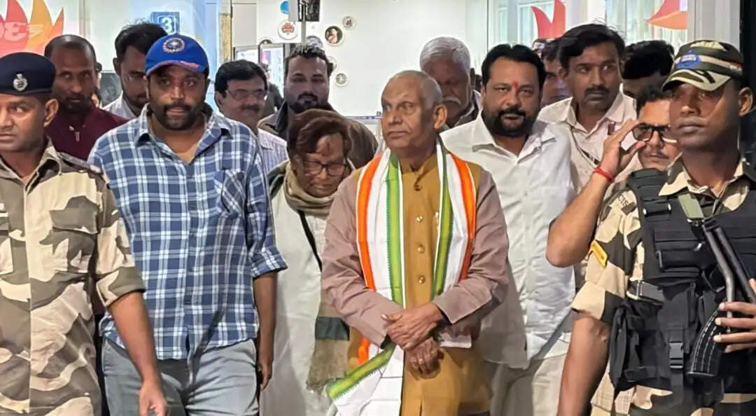 कृषि और किसान कल्याण राज्य मंत्री पहुंचे रांची, एयरपोर्ट पर जदयू नेताओं ने किया स्वागत