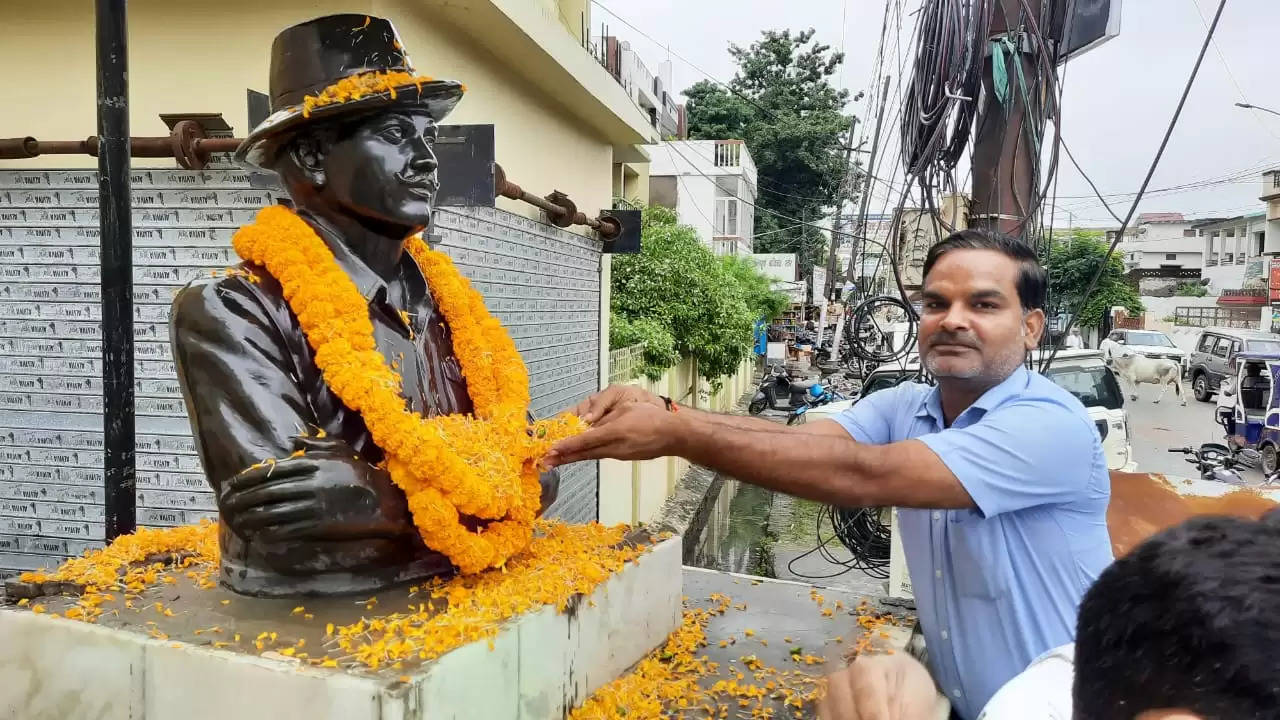 क्रांति की तलवार विचारों के पत्थर पर होती हैं तेज :  शलभ मणि त्रिपाठी