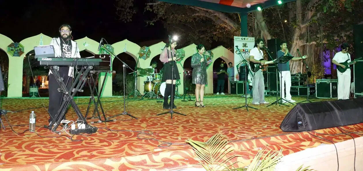 हिसार : गुजवि के ऑडिटोरियम में छात्र-छात्राओं की प्रस्तुति पर लगातार बजती रही तालियां