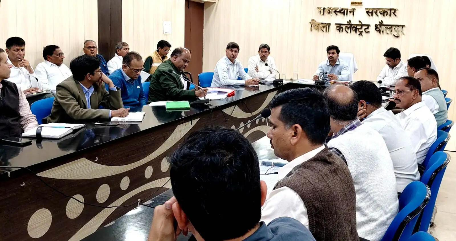 जल जीवन मिशन के विद्युत कनेक्शन शीघ्र करने के दिए निर्देश-डीएम