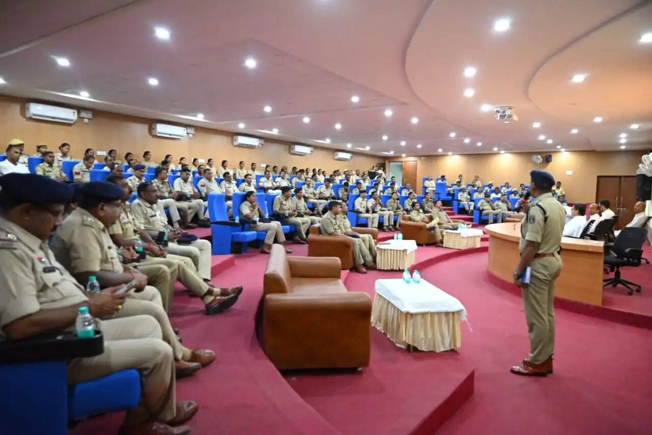 कोरबा : कलेक्टोरेट में तनाव प्रबंधन कार्यशाला आयोजित, 200 से अधिक अधिकारी-कर्मियों ने लिया हिस्सा