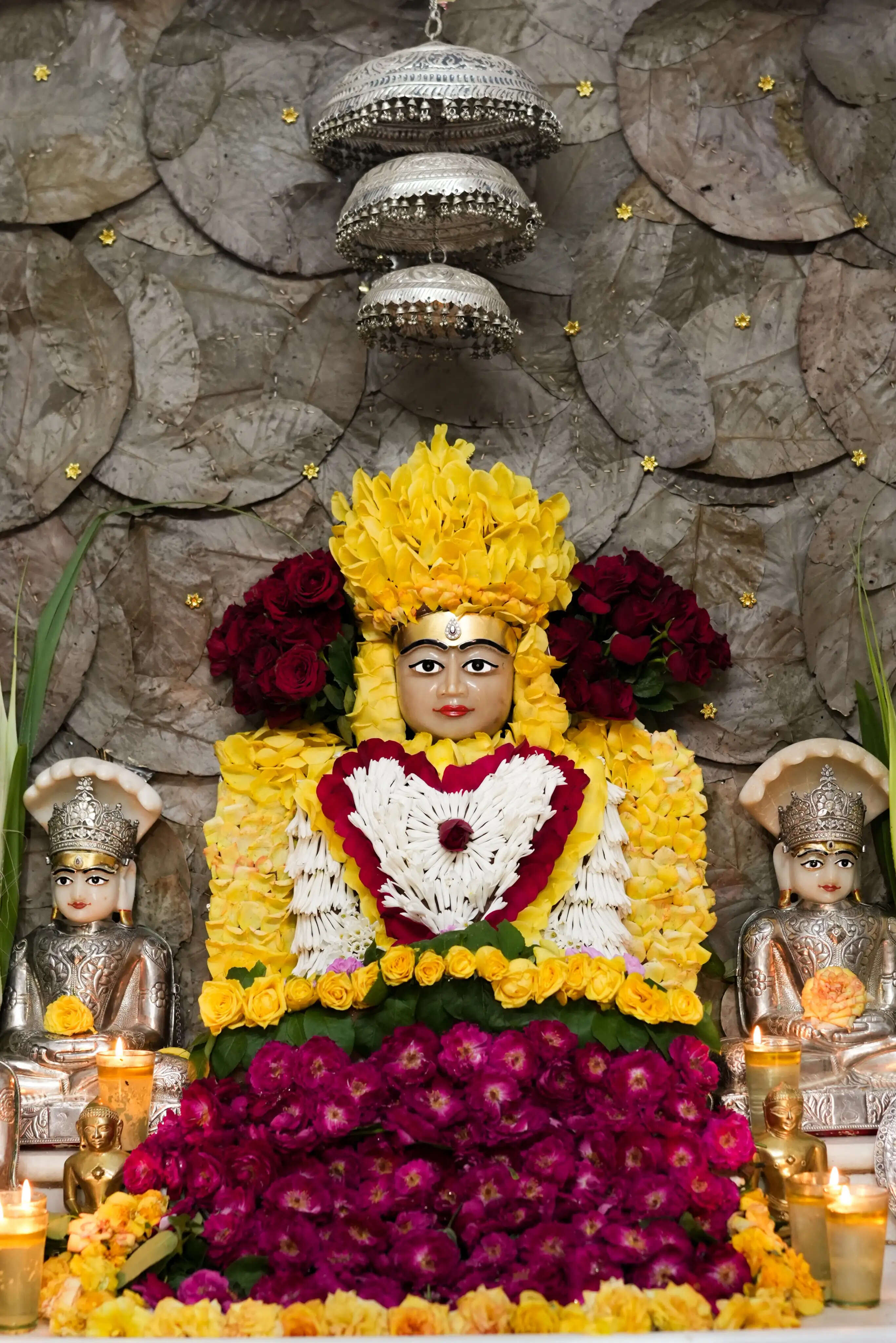 पर्यूषण पर्व : भगवान श्री अजीतनाथ की प्रतिदिन की जा रही परम सौन्दर्यकारी अंगरचना