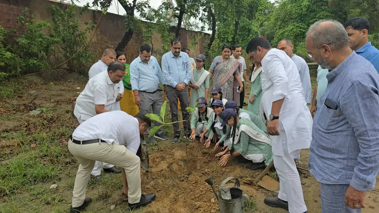 पलवल : विधायक दीपक मंगला ने करोड़ों की लागत से होने वाले विकास कार्यों का किया शिलान्यास