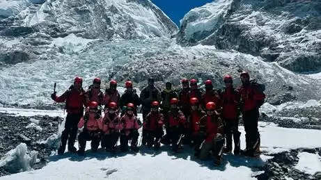 एनसीसी ने माउंट एवरेस्ट पर किया सफल आरोहण