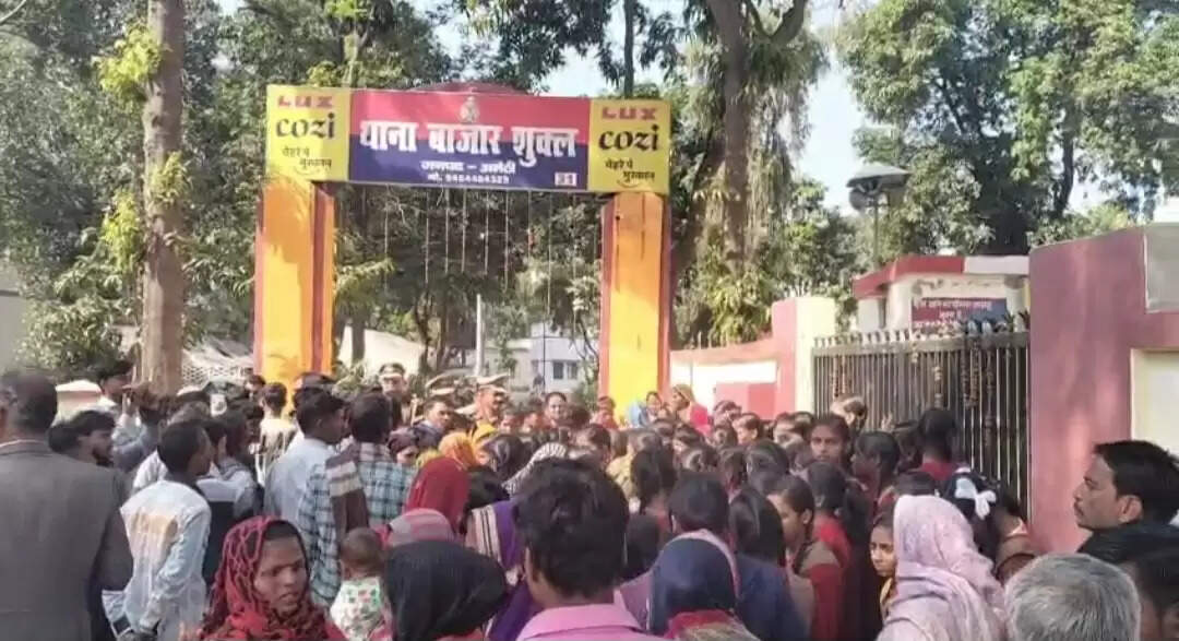 कस्तूरबा गांधी आवासीय विद्यालय : शिक्षिकाओं पर उत्पीड़न के आरोप, छात्राओं ने धरना प्रदर्शन कर लगाया जाम