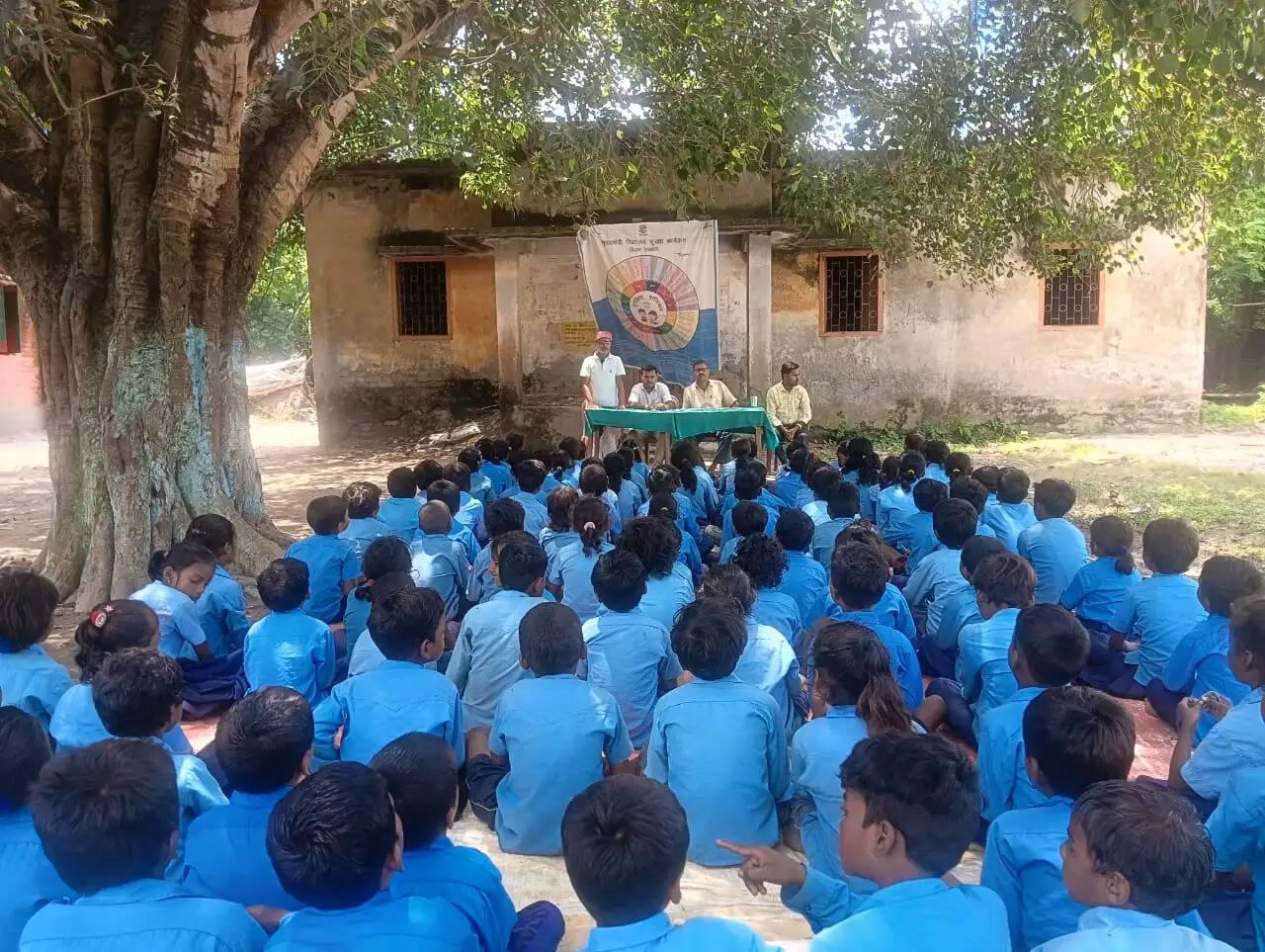 स्कूली बच्चों को पेयजल और स्वच्छता के प्रति किया गया जागरूक