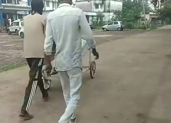 राजगढ़ः दो सड़क हादसे में एक युवक की मौत,पति-पत्नी गंभीर