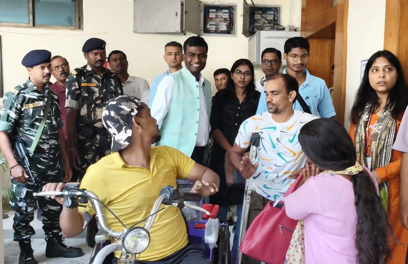 जमीन म्यूटेशन में लापरवाही बरतनेवाले कर्मचारी पर आरोप पत्र गठित