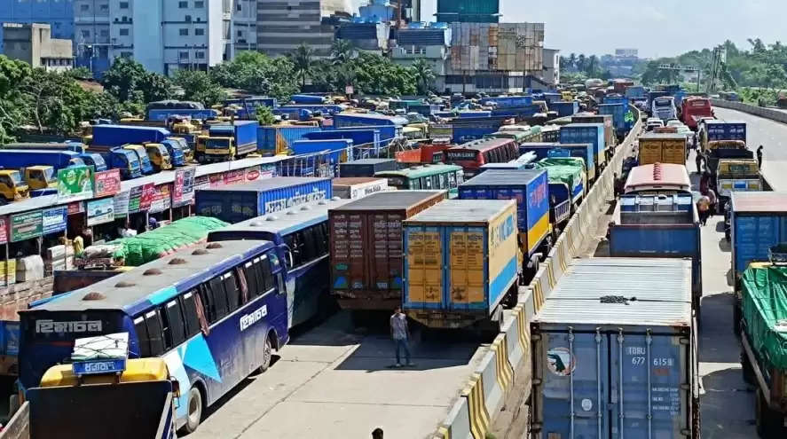 ढाका-चटगांव राजमार्ग के नारायणगंज खंड पर 15 किलोमीटर तक लगा जाम