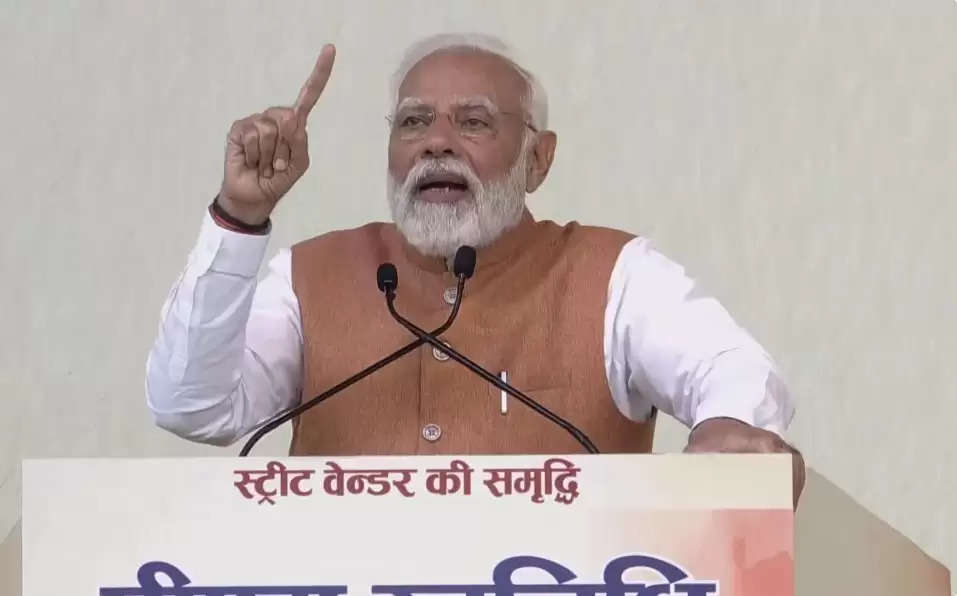 प्रधानमंत्री ने दिल्ली को दिया डबल तोहफा : स्ट्रीट वेंडरों को ऋण और मेट्रो के दो कॉरिडोर की रखी आधारशिला