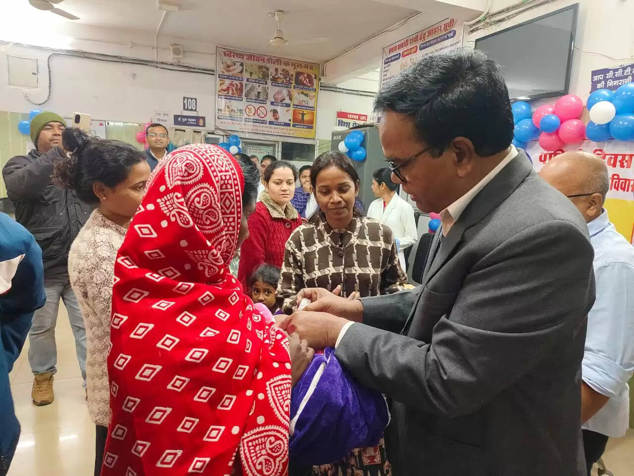 राष्ट्रीय पल्स पोलियो अभियान: घर-घर जाकर छूटे हुए बच्चों को पिलाई गई पोलियो की खुराक