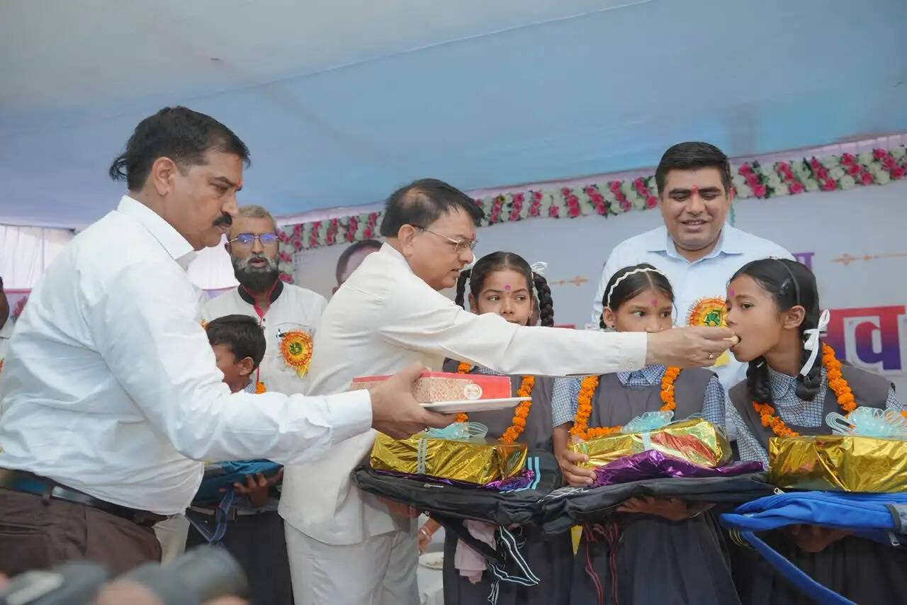 कोरबा में जिला स्तरीय शाला प्रवेश उत्सव: मंत्री लखन लाल देवांगन बोले- शिक्षा से बड़ा कोई धन नहीं, लक्ष्य तय कर मेहनत करें विद्यार्थी