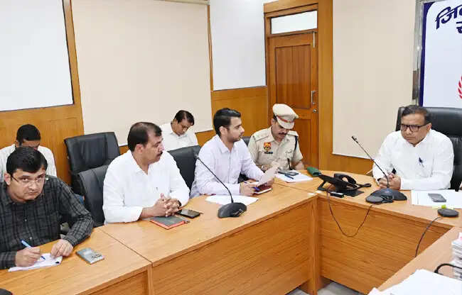 सोनीपत: घरेलू गैस आपूर्ति दुरुस्त रखें, कालाबाजारी पर सख्त कार्रवाई होगी: उपायुक्त