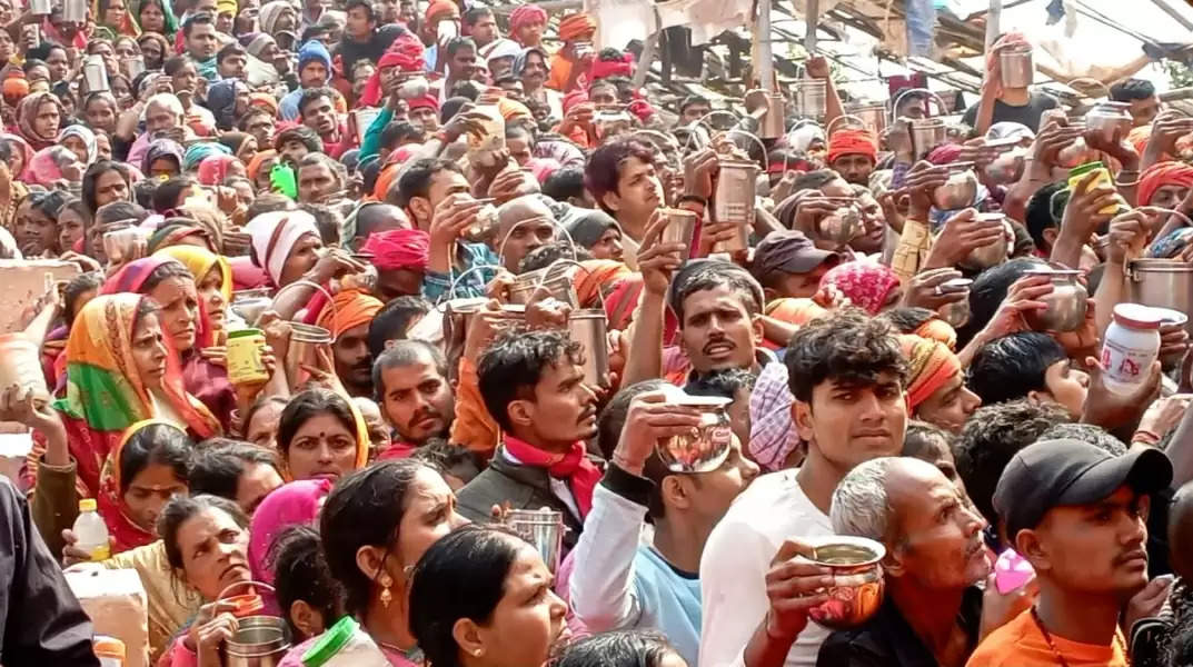 मौनी अमावस्या को लेकर अजगैबीनाथ धाम में कांवरियों का उमड़ा जनसैलाब