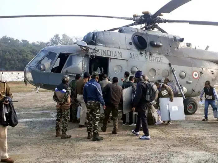 छग.विस चुनाव: 76 अति संवेदनशील पहुंच विहीन मतदान केंद्रों तक हेलीकाप्टर से जायेंगे मतदान कर्मी