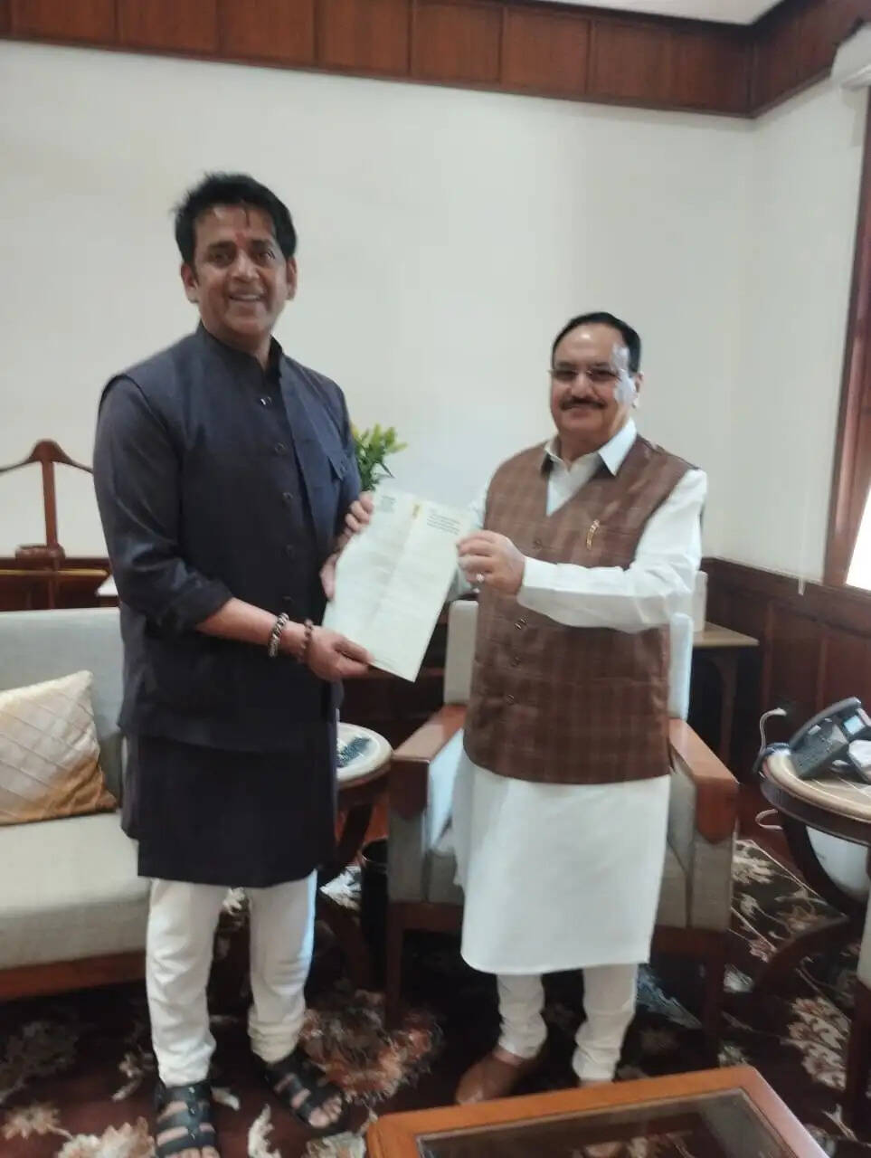 केंद्रीय स्वास्थ्य मंत्री जे पी नड्डा से मिले सांसद रवि किशन, गोरखपुर एम्स का जल्द होगा विस्तार