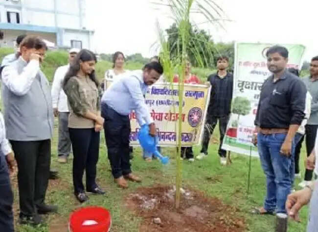 मप्रः एक गुरु–एक वृक्ष अभियान में प्रदेशभर में 40 हजार से अधिक पौधों का हुआ रोपण