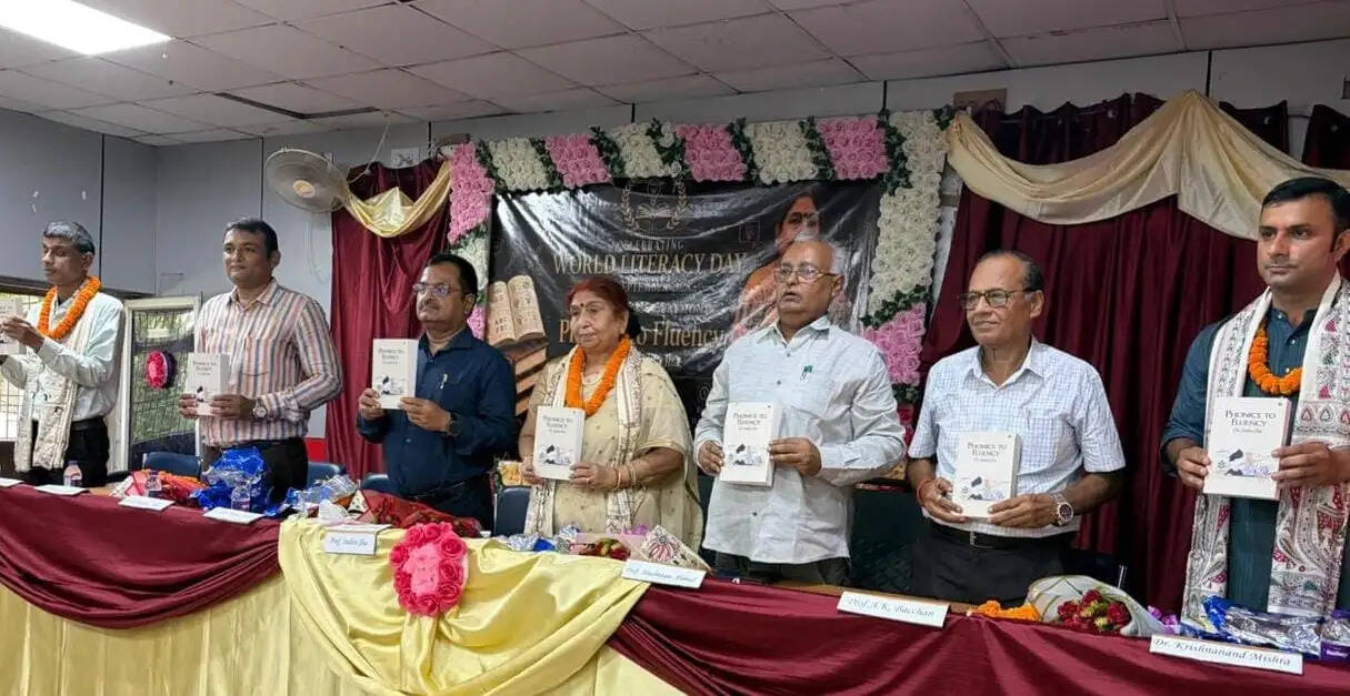 विश्व साक्षरता दिवस पर ‘फोनिक्स टू फ्लूऐंसी’ पुस्तक का लोकार्पण