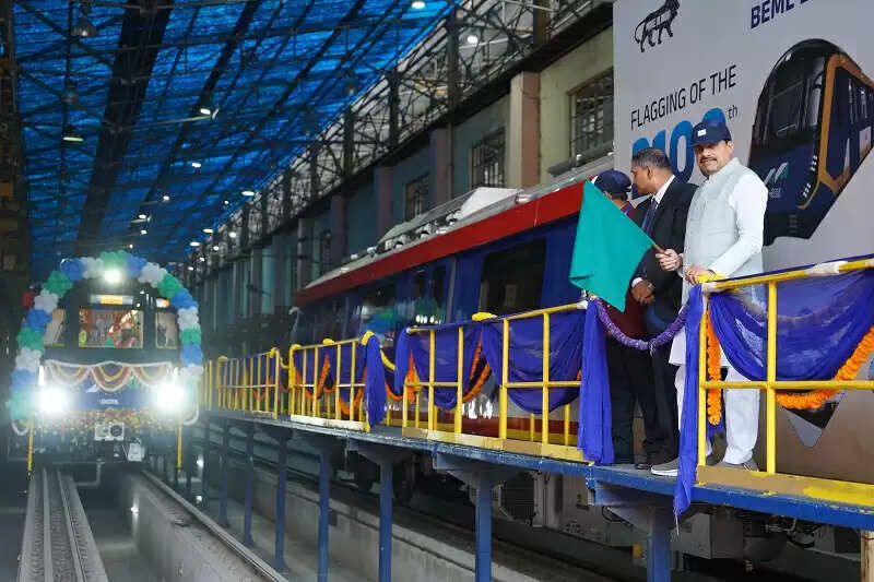 मप्र में बनेंगे मेट्रो और रेल कोच, मुख्यमंत्री ने बीईएमएल के चेयरमैन को सौंपा नई इकाई के लिए भूमि आवंटन-पत्र