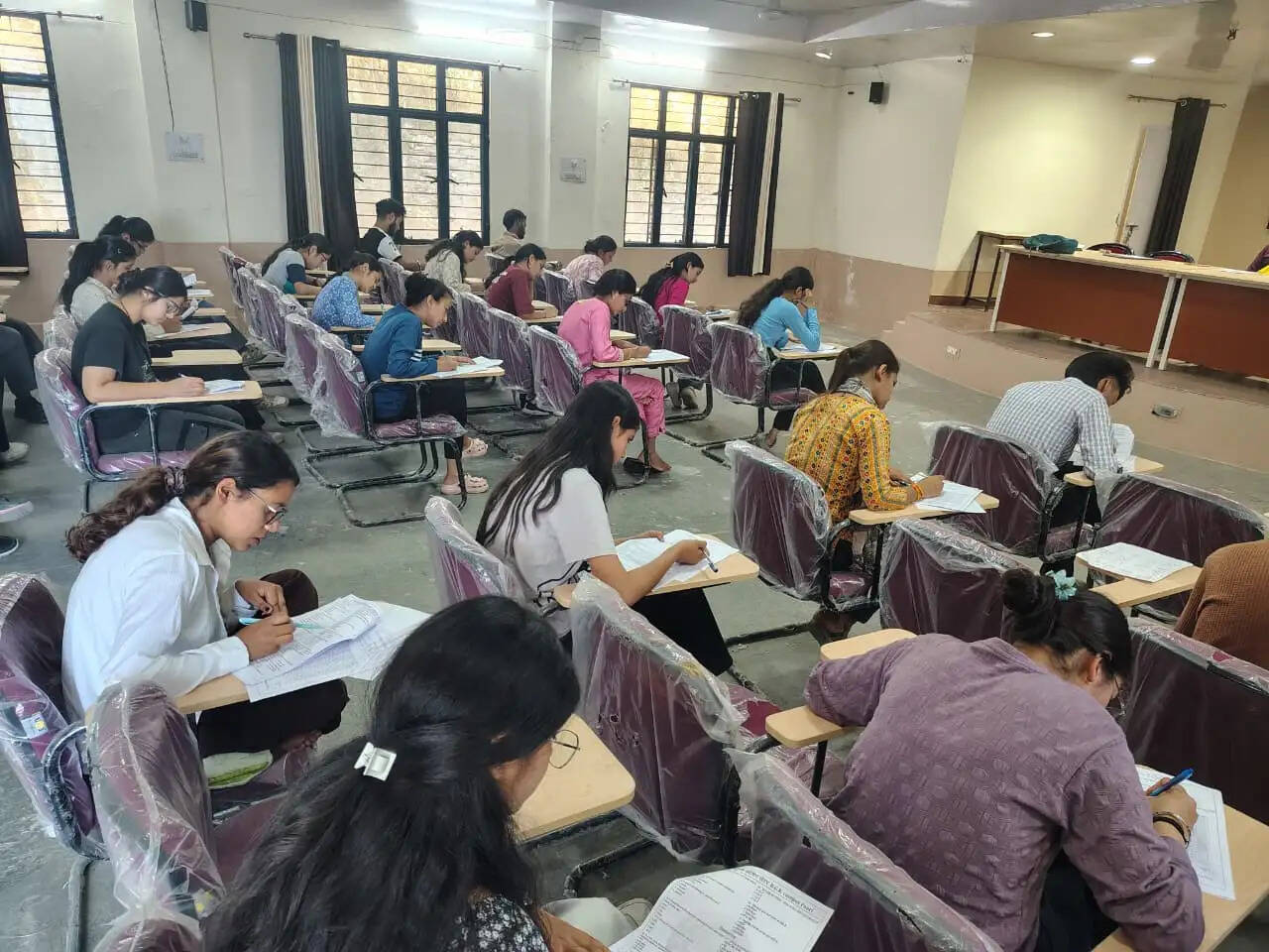 पौड़ी में प्रवासन करवा रहा छात्रों को प्रतियोगी परीक्षाओं की तैयारी
