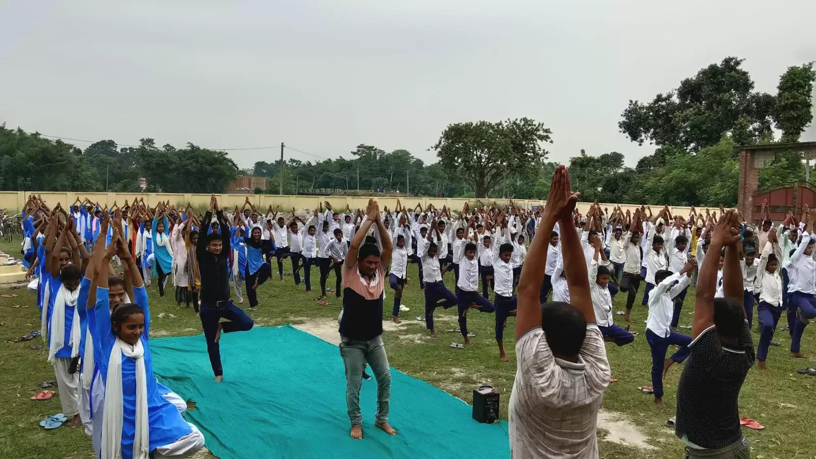 हेल्थ एवं वैलनेस सेंटर जम्हरा द्वारा हाई स्कूल में एक दिवसीय योग शिविर आयोजित