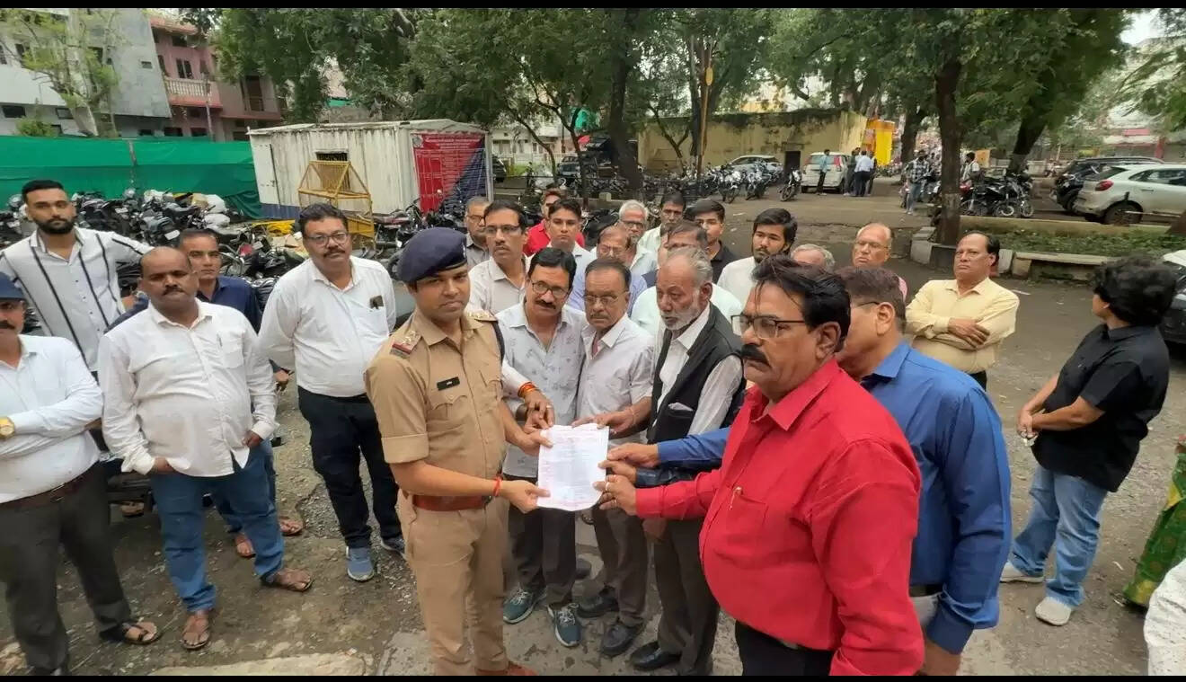 नागदा : भाजपा उज्जैन जिला उपाध्यक्ष और उनके परिजनों के खिलाफ दर्ज प्रकरण की जांच पर अड़ा रघुवंशी समाज