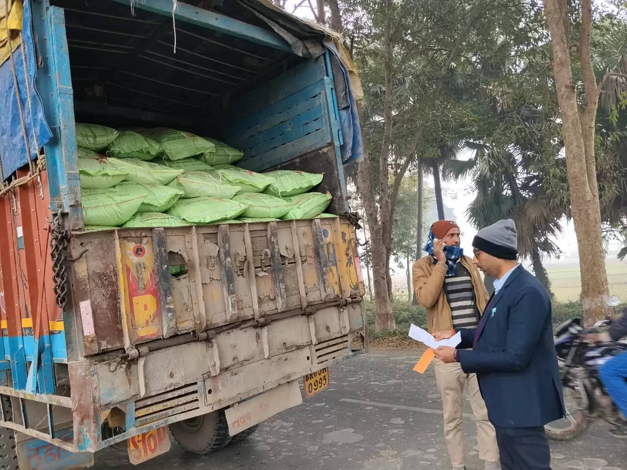 मोतिहारी सदर प्रखंड के दो उर्वरक दुकानदारों के लाईसेंस निलंबित