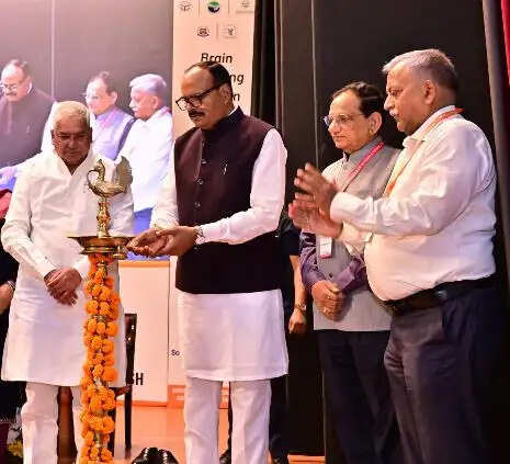 उत्तर प्रदेश में इमरजेंसी सेवाओं के लिए विकसित होंगे अतिरिक्त पांच हजार बेड