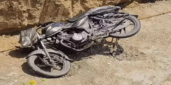 नारनाैल में राष्ट्रीय ध्वज लगाने को खोदे गड्ढे में बाइक गिरने से राजस्थान के दो युवकों की मौत