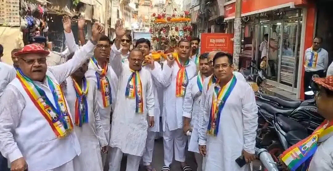 धूमधाम से मनाई भगवान महावीर जयंती, निकली भव्य शोभायात्रा