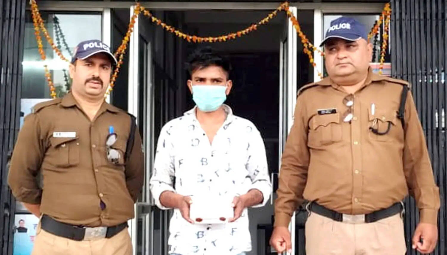 छह लाख की स्मैक के साथ तस्कर गिरफ्तार