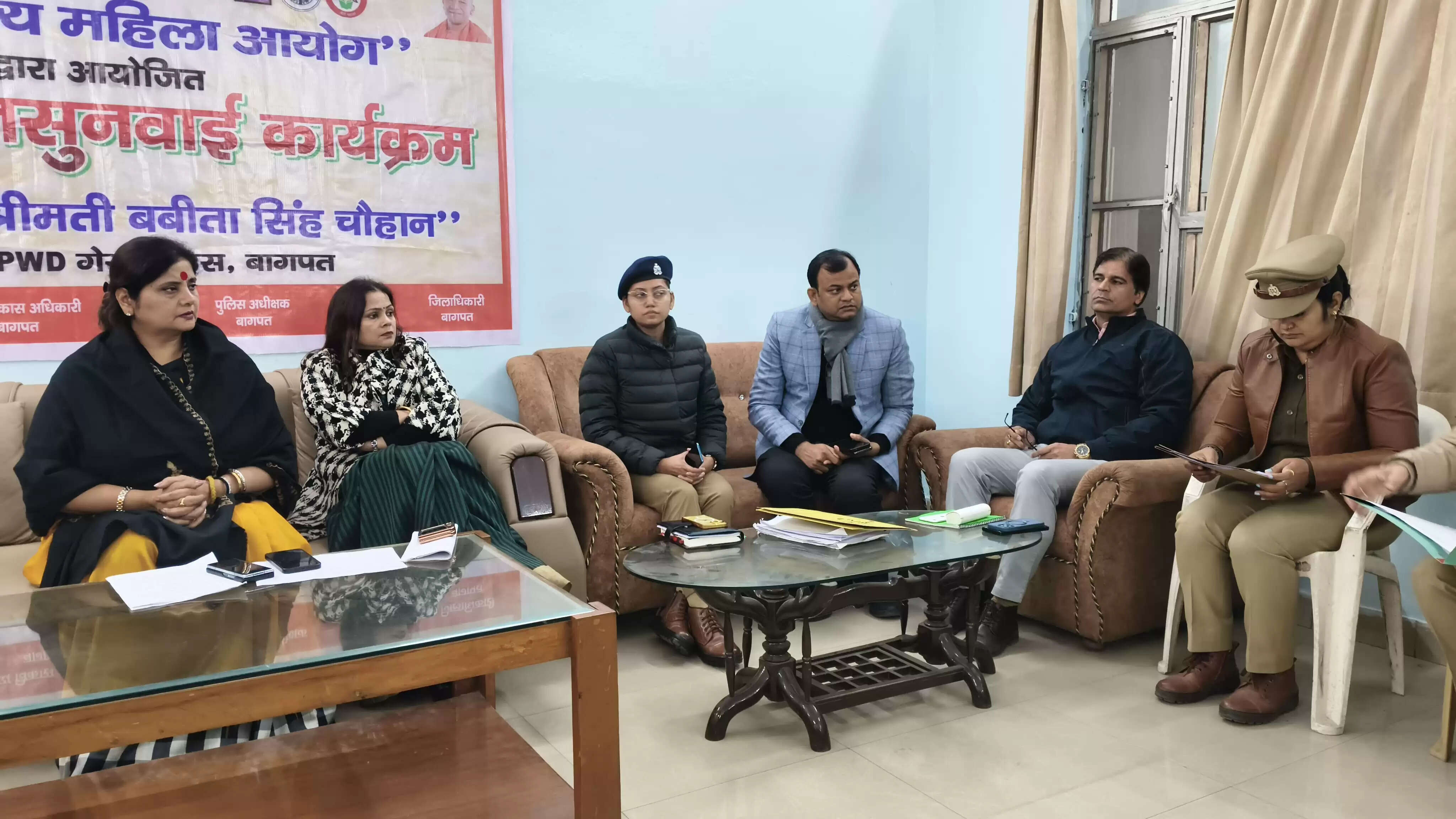 बागपत पहुंची राज्य महिला आयाेग की अध्यक्ष बबीता सिंह , कहा- सार्वजनिक स्थलों पर नहीं छिपाई जाती पहचान