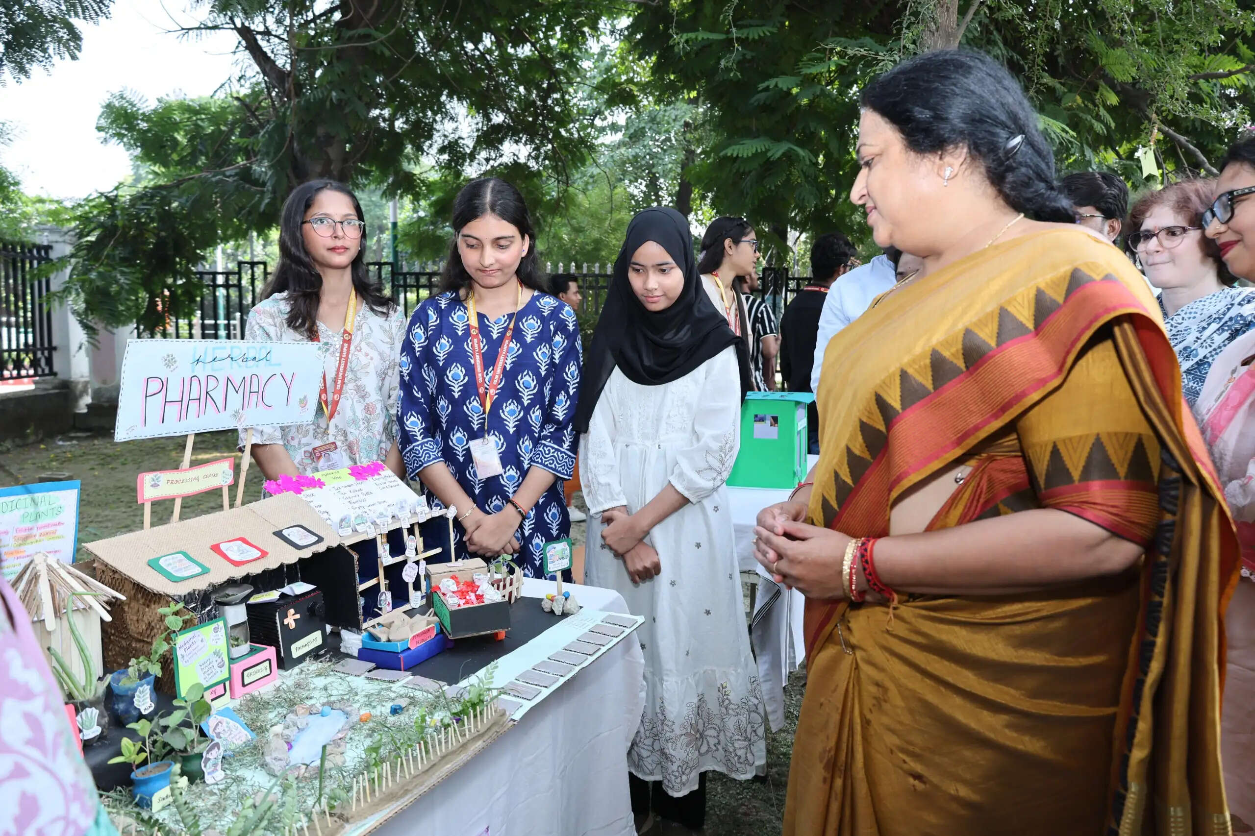 आयुर्वेदिक उत्पादों और नवाचारों से विद्यार्थियों ने दिखाई प्रतिभा : डॉ. वंदना पाठक