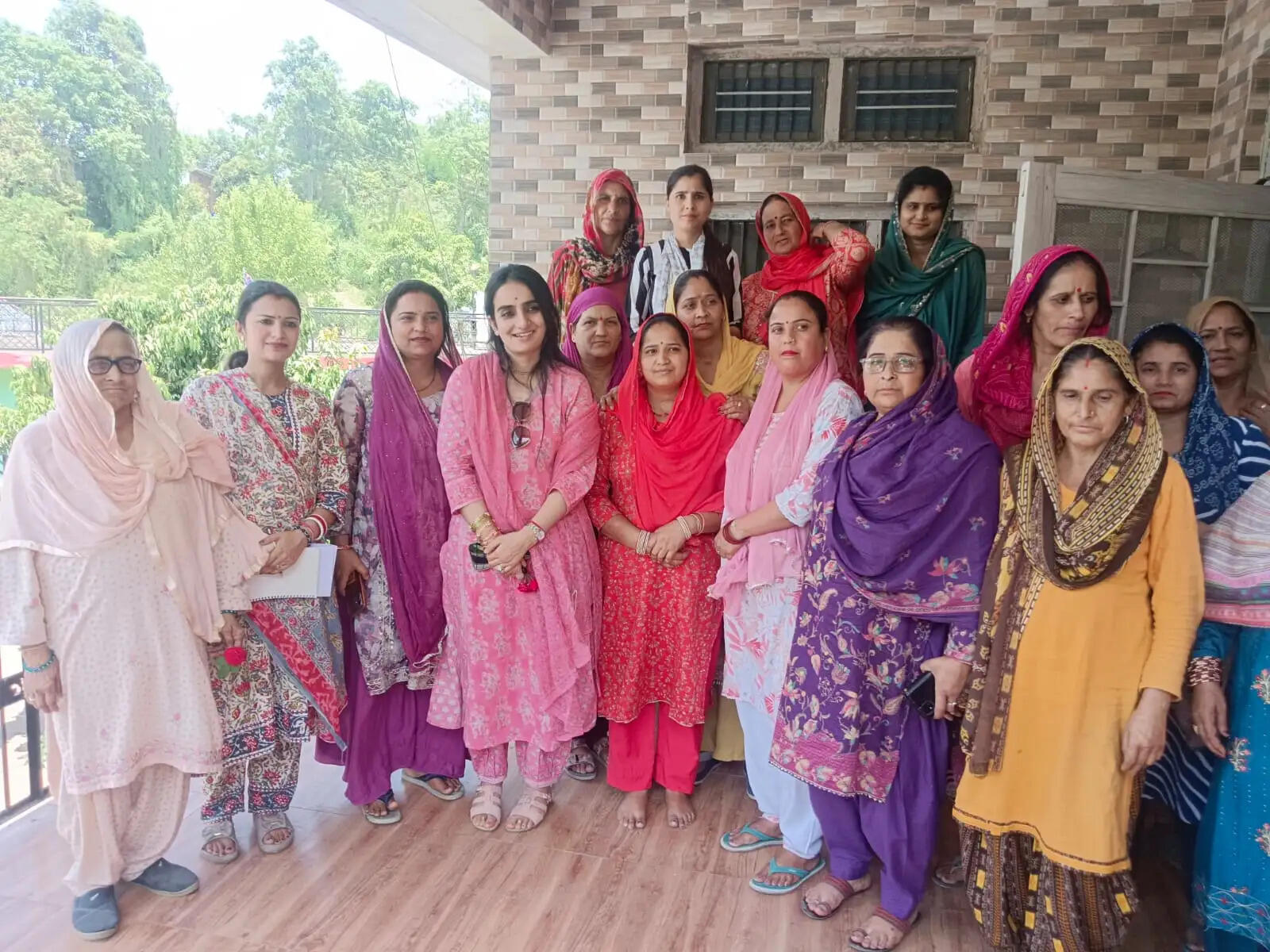एचपीवी वैक्सीनेशन की शत-प्रतिशत कवरेज के लिए स्वयं फील्ड में उतरीं डीसी