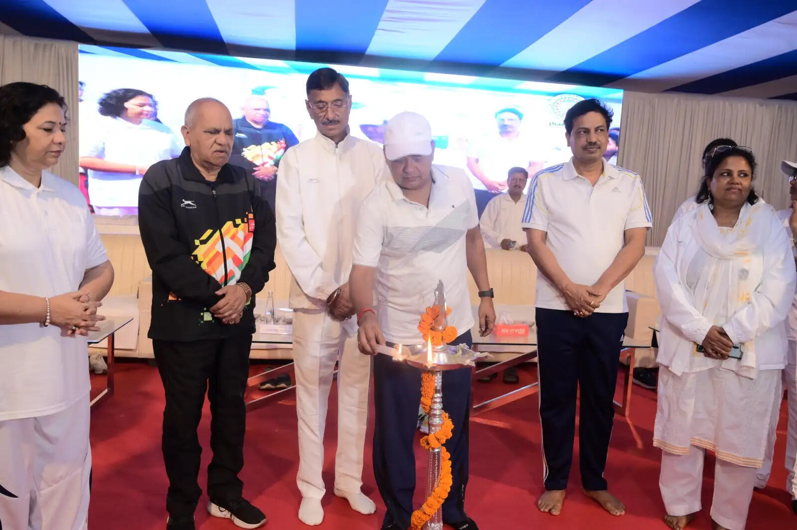 रांची विश्वविद्यालय में सामूहिक योगाभ्यास, स्वास्थ्य मंत्री ने योग को बताया स्वस्थ जीवन का आधार