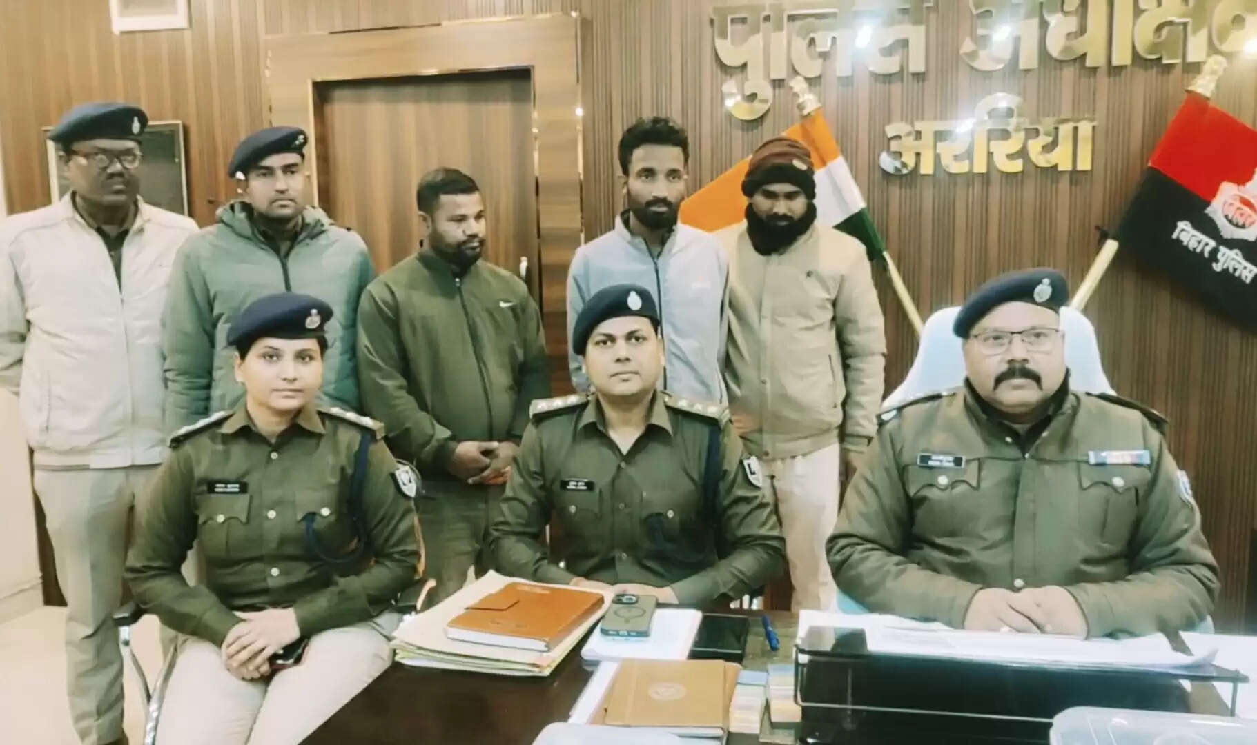 ट्रक के तहखाने में तस्करी कर ले जा रहे 1575 लीटर विदेशी शराब के साथ दो तस्कर गिरफ्तार