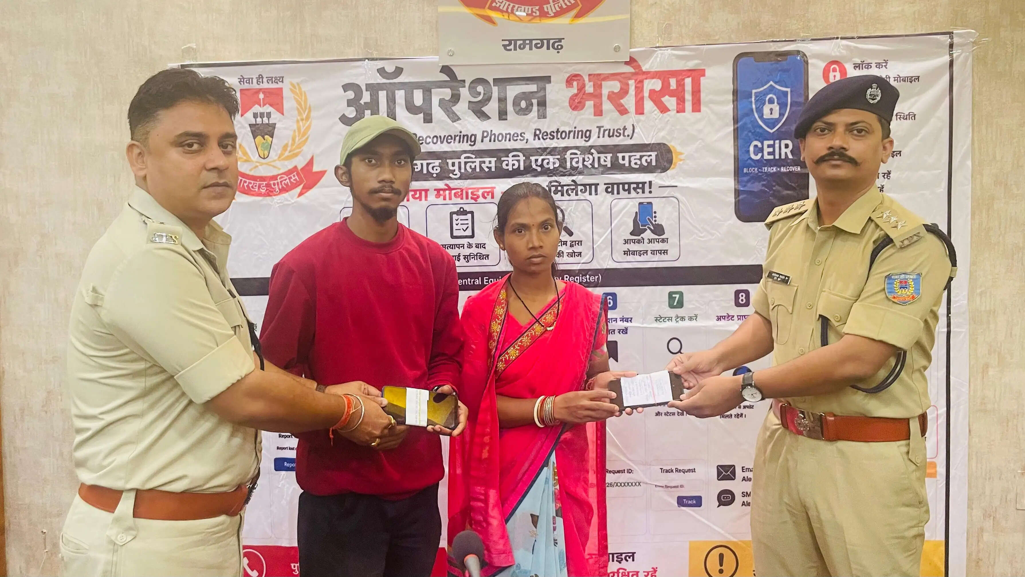 वास्तविक मालिकों को लौटाए गए खोए हुए 56 मोबाइल