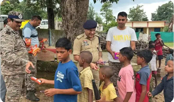 सुकमा एसपी ने डीआईजी सीआरपीएफ के साथ अंदरूनी क्षेत्रों की सुरक्षा व कानून-व्यवस्था की समीक्षा