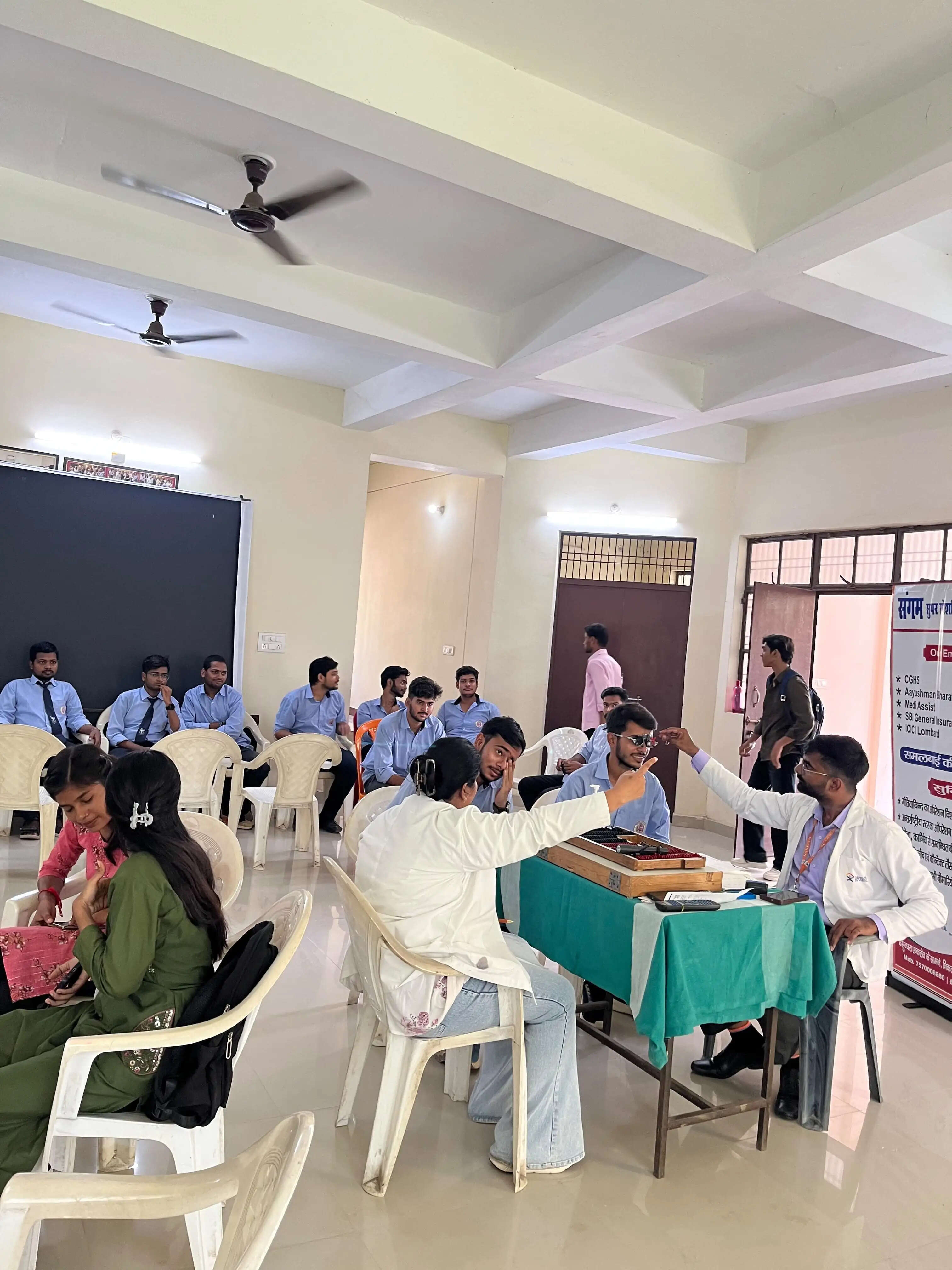 सेवार्थ विद्यार्थी की पहल: 300 से अधिक विद्यार्थियों की हुई निःशुल्क नेत्र जांच