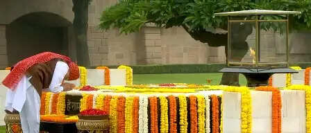 प्रधानमंत्री ने 80वें स्वतंत्रता दिवस पर राजघाट पहुंचकर महात्मा गांधी को दी श्रद्धांजलि