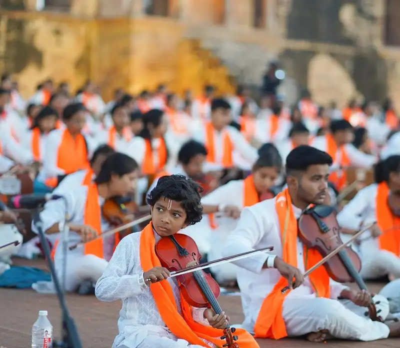 मप्र के ग्वालियर में 536 कला साधकों ने नौ वाद्ययंत्रों का समवेत वादन कर बनाया वर्ल्ड रिकॉर्ड