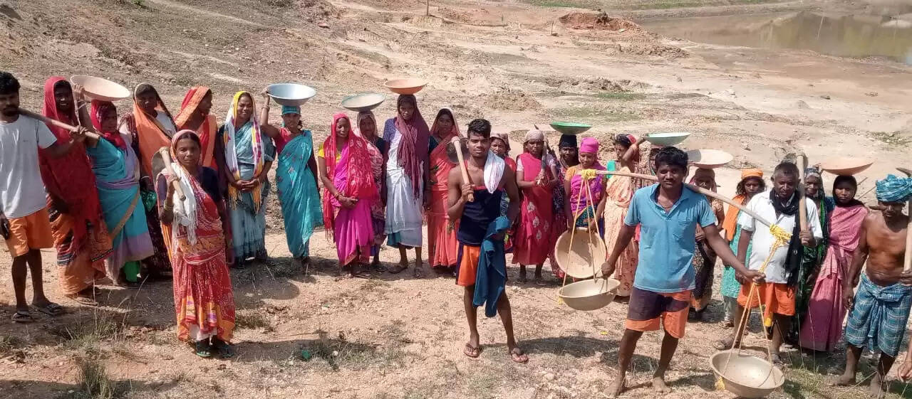 बलरामपुर जिले की सभी ग्राम पंचायतों में मनाया गया अंतर्राष्ट्रीय मजदूर दिवस