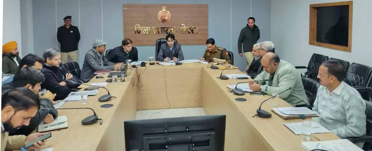 सिरसा: जन शिकायतों की नियमित मॉनिटरिंग कर समाधान करें अधिकारी: उपायुक्त