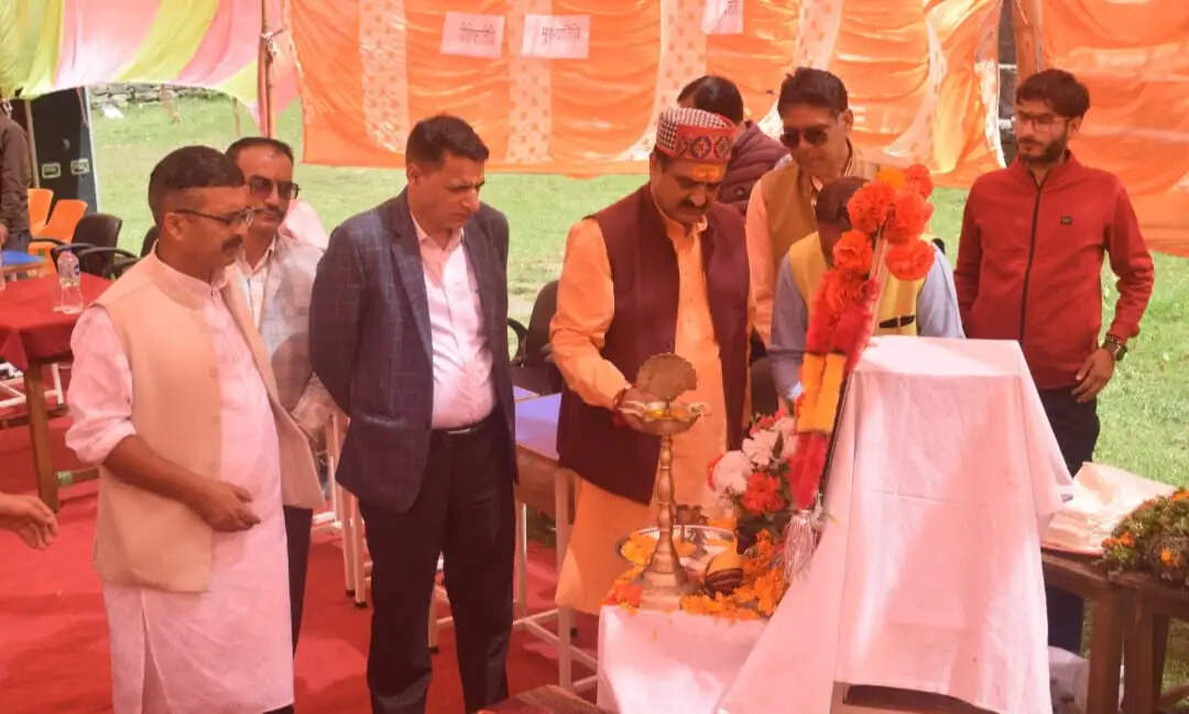 ज्योतिर्मठ में खंड स्तरीय संस्कृत प्रतियोगिता में विद्यार्थियों ने दिखाई प्रतिभा