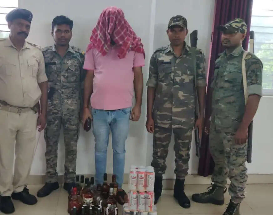 उत्पाद विभाग की छापेमारी में अवैध विदेशी शराब बरामद, एक अभियुक्त गिरफ्तार