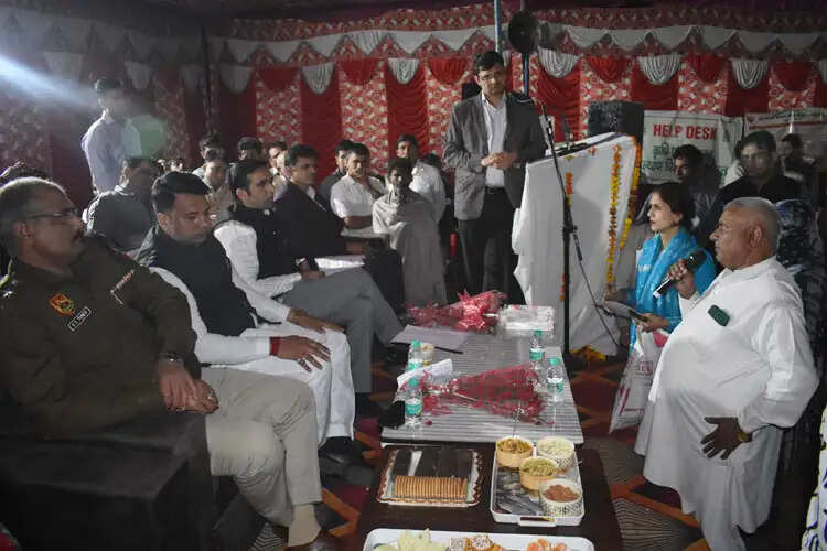 सोनीपत के डीसी ने गोहाना में किया रात्रि ठहराव,सुनी 177 शिकायतें