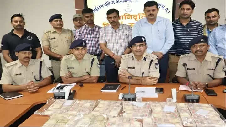 मप्र विस चुनावः ग्वालियर पुलिस ने बाइक से बरामद किए 47 लाख रुपये