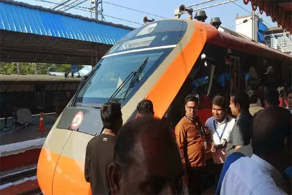 प्रधानमंत्री मोदी ने रांची-वाराणसी वंदे भारत को दिखाई हरी झंडी