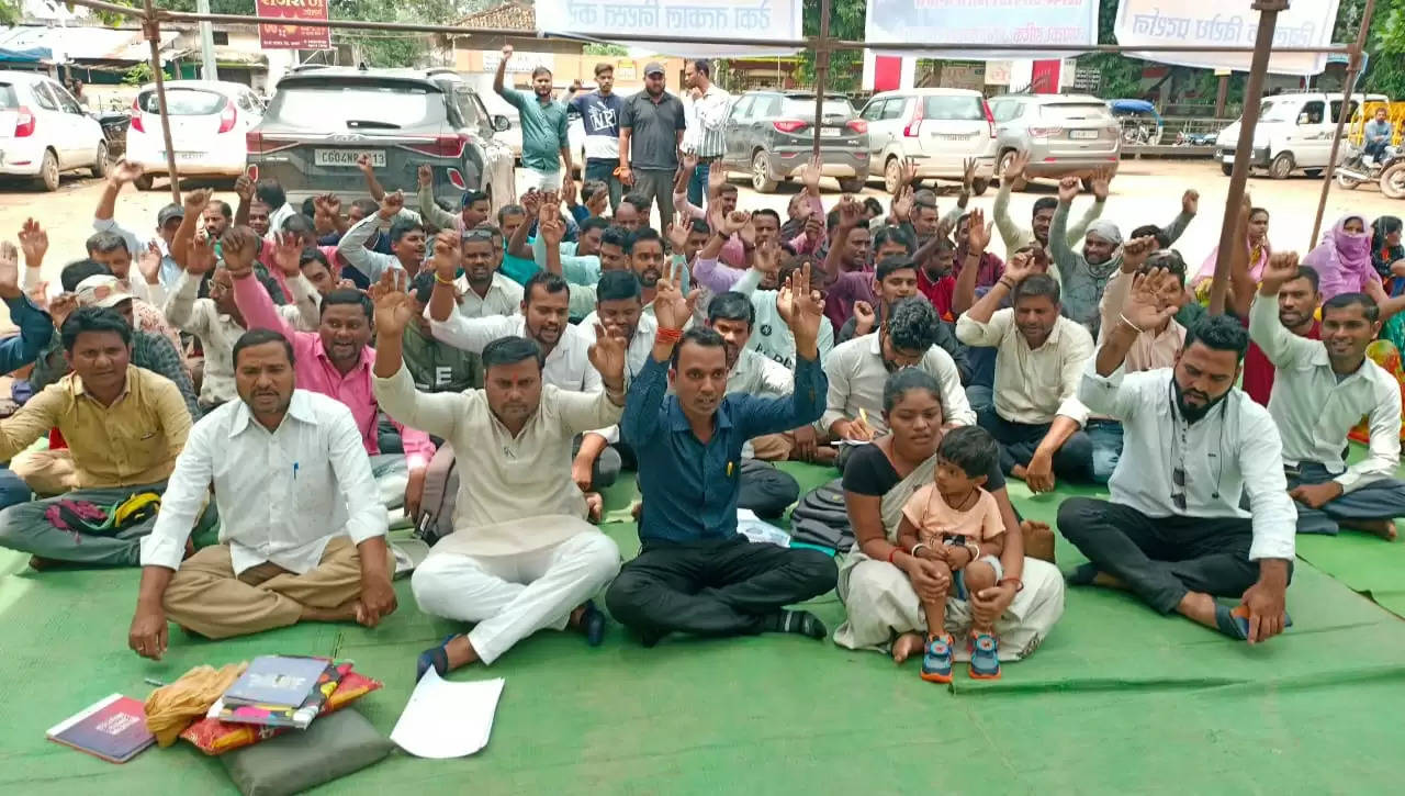 सब स्टेशनों के सहायक आपरेटरों ने दिया गांधी मैदान में धरना