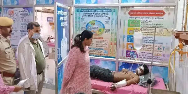 जिला चिकित्सालय पहुंची कलेक्टर, घायलों के अनुचित उपचार के दिए निर्देश, तीन घायल उदयपुर रेफर